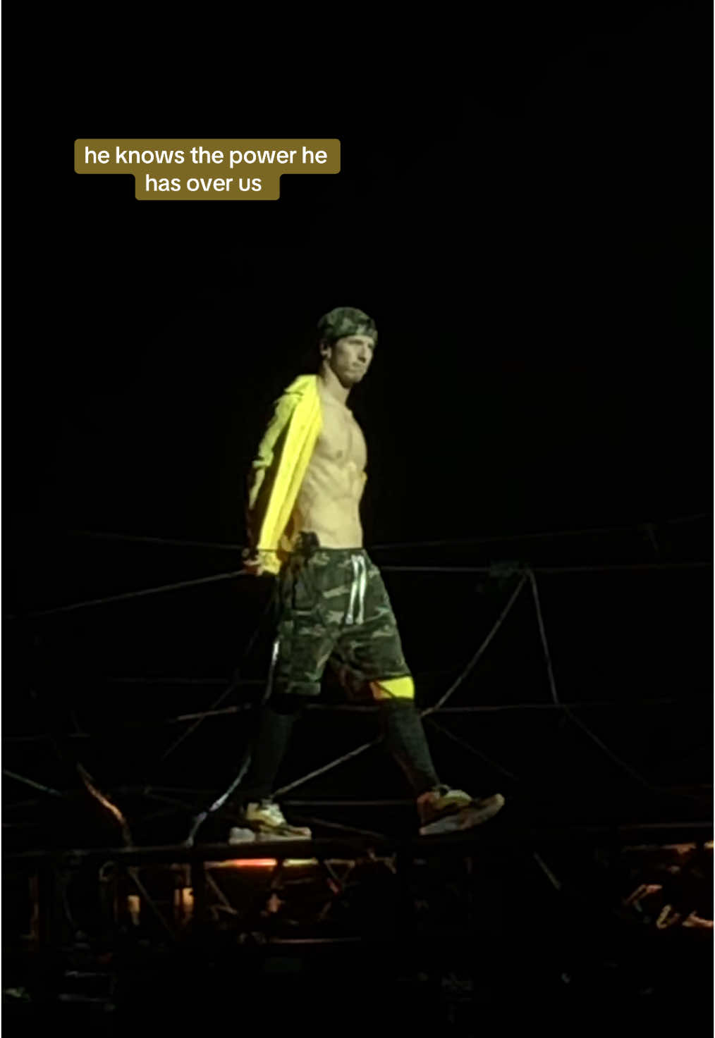 the way the crowd loses their minds gets me everytime this video is so funny to me (from bandito tour 2019!) #twentyonepilots #joshdun #breach #clancy #trench #tøp #fyp 