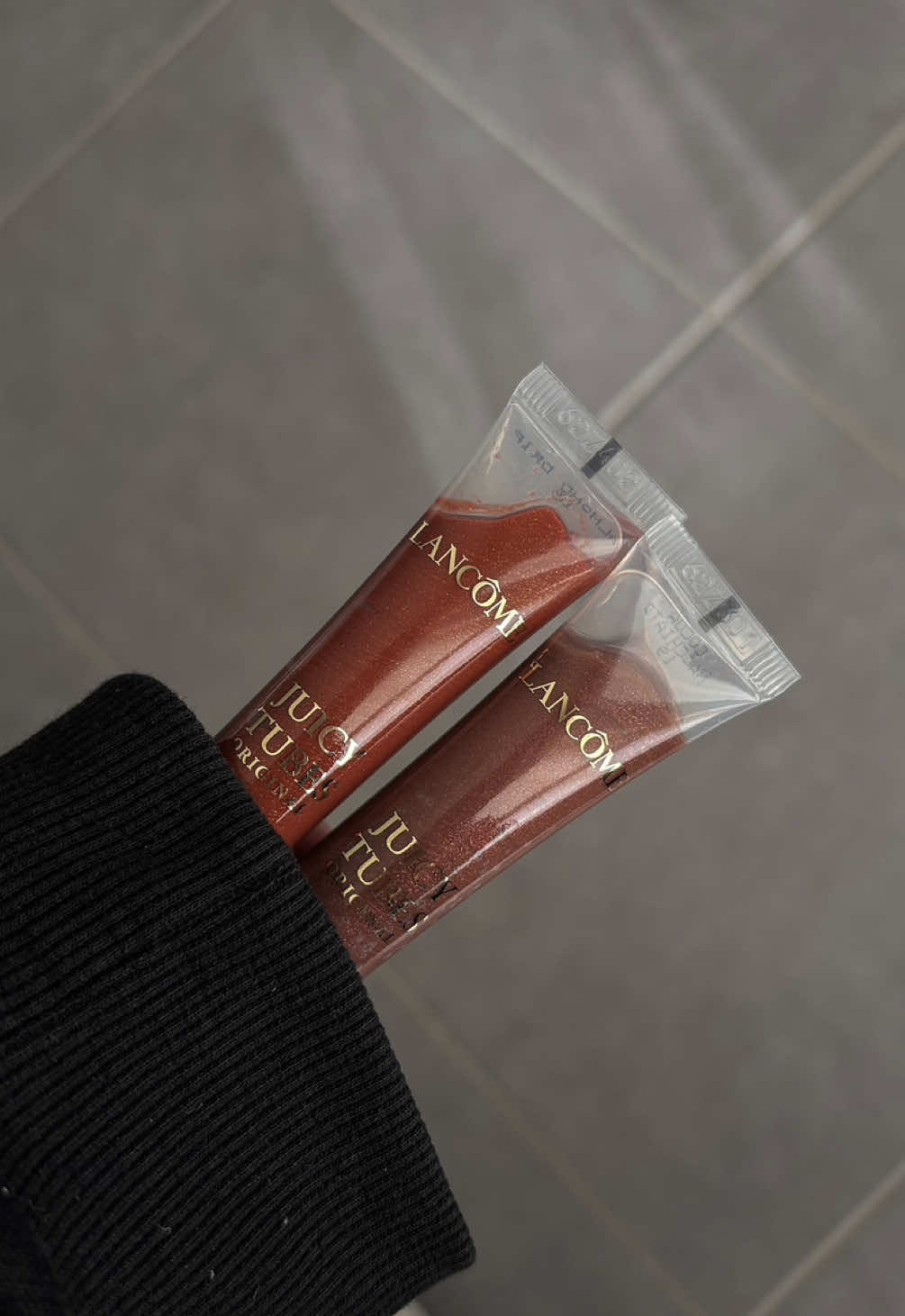 Juicy Tubes Café Crush🍂☕️💌 par @Lancôme  . . Réfs des deux teintes : 16 & 19 . . @Beauty Crew FR #CafeCrushBeautyCrew #lancomemakeup #juicytubes #cafécrush #prtoi  . . Collaboration Commerciale - Produits Offerts par la marque🫶🏽