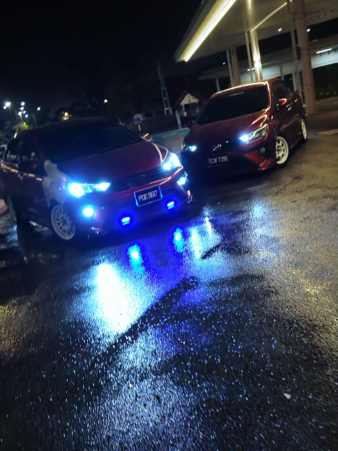 angin malam + hujan = memang asikkk😌 #carsoftiktok #foryoupage #peroduabezza #bezzamodified #cinematic  @𝒁𝒂𝒄𝒌𝒌𝒍𝒆𝒓𝒓__🛼 