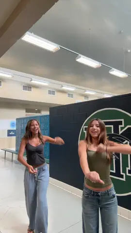 only one more day till friday 🥰🥰💕💕🌺🌺🥳🥳💋💋🫰🫰 #dance #fypシ #makemefamous #trending #blowthisup 