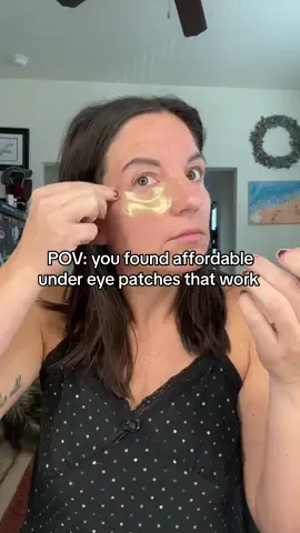 These avocado-infused eye masks are my go-to for instant hydration and a refreshed look. The fruit essence formula is rich in antioxidants, helping to reduce puffiness, smooth fine lines, and brighten dark circles—all while keeping your under-eyes moisturized and soft. ⭐ Benefits: •Deep hydration with avocado extract •Soothes puffiness & refreshes tired eyes •Brightens dark circles naturally •Smooth, delicate formula safe for daily use #avocadoeyemask #eyemask #hydratingeyemask #undereyebags 