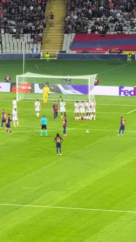 Super coup franc de Lamine Yamal contre le PSG 😂 #lamineyamal #psg #barca #ldc #championsleague 