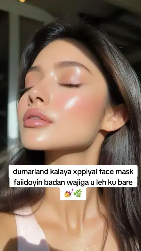 🥚 Ukunta cad: Wuxuu adkeeyaa maqaarka, wuxuu yareeyaa daloolada (pores), wuxuuna ka caawiyaa in maqaarka uu noqdo mid siman oo adag. 🍋 Liin: Wuxuu leeyahay Vitamin C, wuxuuna caawiyaa in la yareeyo madowga iyo dhibcaha wajiga, sidoo kale wuxuu siiya iftiin dabiici ah. 🍯 Malab: Wuxuu qoyaan siiyaa maqaarka, wuxuu yareeyaa finan iyo casaanka, wuxuuna leeyahay anti-bacterial oo ilaalinaya wajiga. ➡️ Marka la isku daro, waxay sameeyaan mask nadiifiya, adkeeya, iftiimiya, isla markaana qoyaan siinaya wajiga. I hope this helps ✨️ |📝 Personal Style Tips: #SelfCare #NaturalMask #growupwithme #BeautyTips #foryoupage 