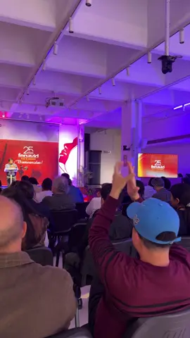 🎬✨ ¡Así vivimos el lanzamiento a la prensa del Fenavid 2025! Este lunes damos inicio a 7 días de puro cine, donde la magia de las historias, los grandes invitados y el talento cinematográfico se encontrarán en Santa Cruz. El Festival Internacional de Cine de Santa Cruz cumple 25 años y lo celebra con proyecciones, talleres, conversatorios y muchas sorpresas. 📽️ ¡La cuenta regresiva ya terminó, el cine nos une desde hoy! #Fenavid2025 #25AñosFenavid #ElCineNosUne