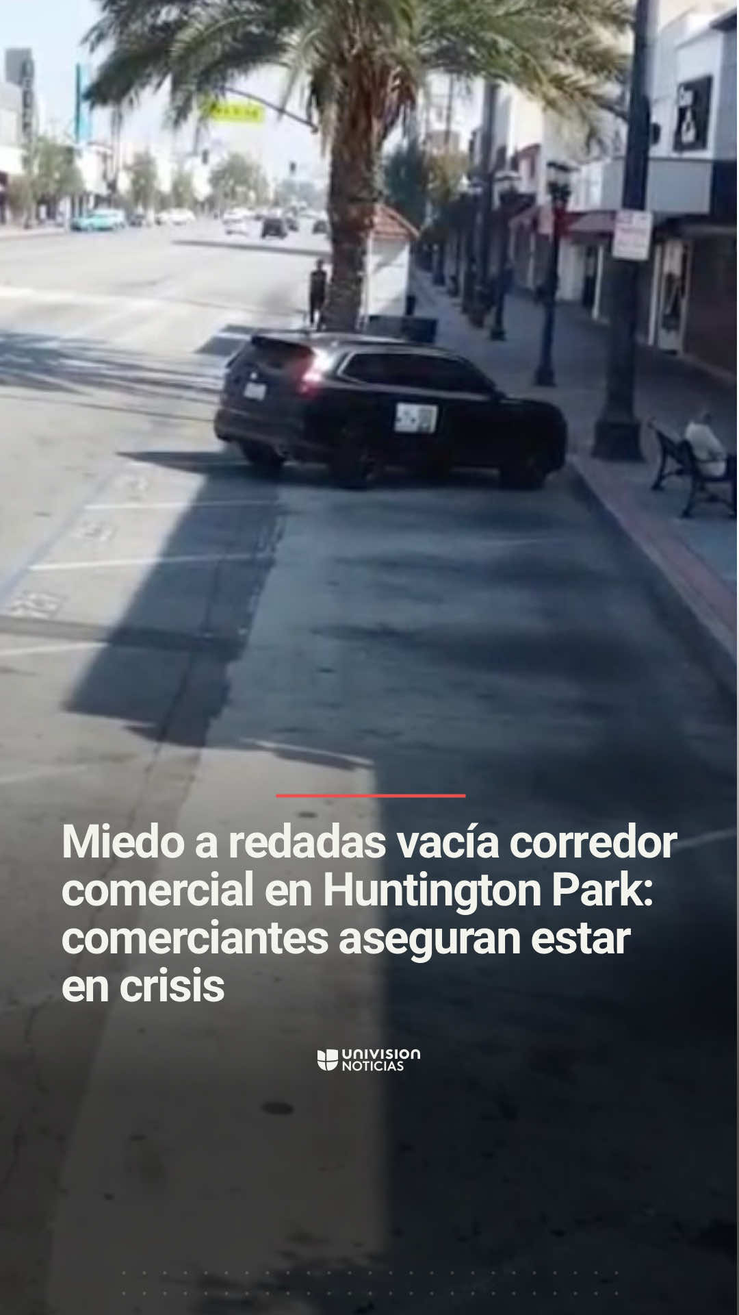 ➡️ Miedo a redadas vacía corredor comercial en Huntington Park: comerciantes aseguran estar en crisis. El temor a las redadas de ICE transformó el icónico corredor comercial en una 'calle fantasma'. Tiendas vacías, ventas desplomadas y negocios al borde del cierre reflejan la crisis que golpea a comerciantes latinos, muchos de los cuales pasan días enteros sin lograr una sola venta. Informa @PEDROULTRERAS.  📺 Más del Noticiero Univision a las 6:30pm/5:30C y Edición Nocturna a las 11:30pm/10:30C. #Inmigración #ICE #California #redadas #Uninoticias 