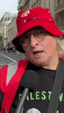 💸 Une #manifestante dénonce l’utilisation abusive de fonds publics par certaines entreprises.  #France #manifestations 