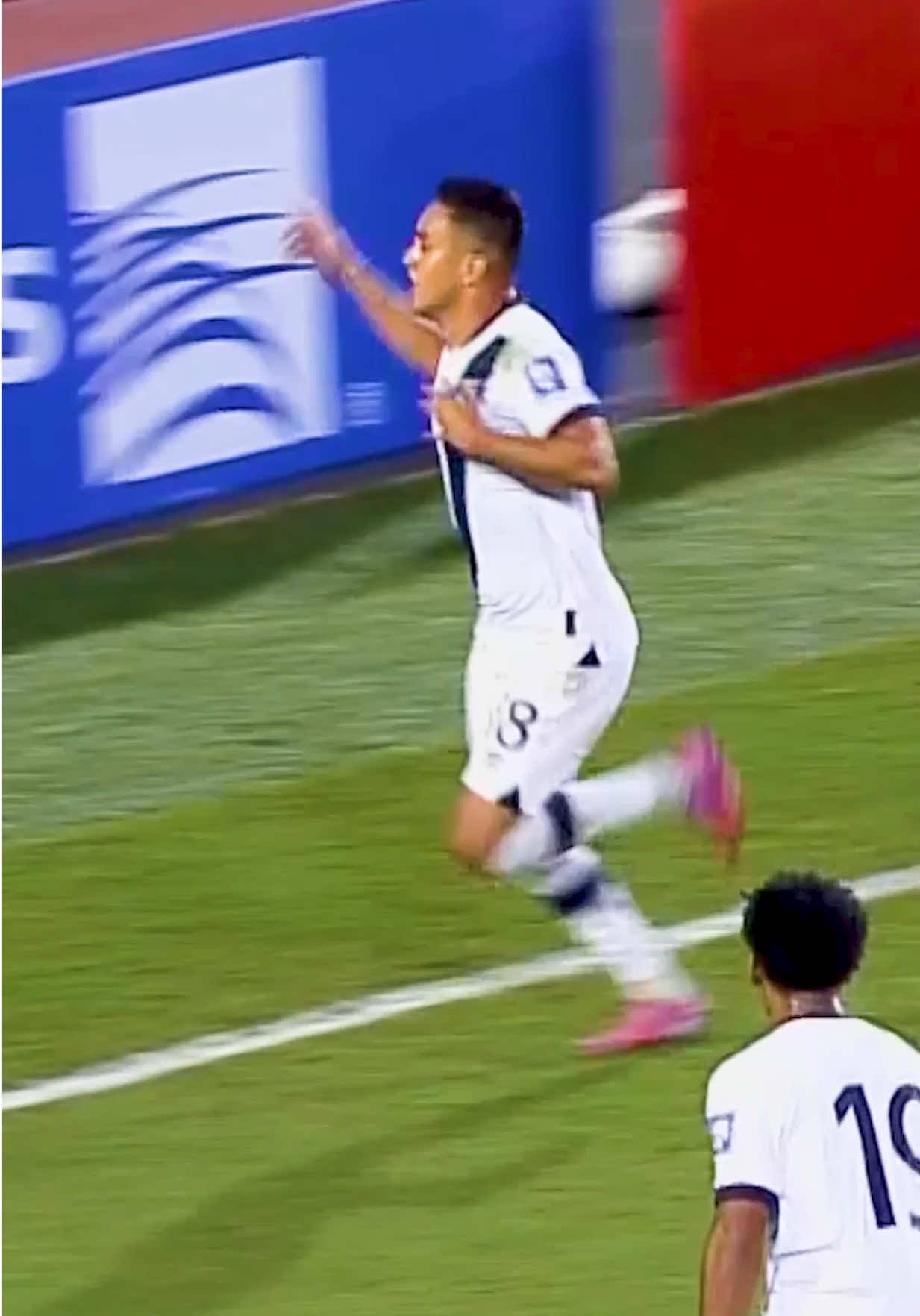 La gran asistencia y perfecta definición de Oscar Santis 🎯🇬🇹 #Concacaf #FIFAWorldCup #Guatemala 