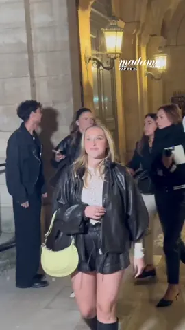 @Hélé arrive au défilé @ISABEL MARANT #parisfashionweek #TikTokFashion #pfw #helena #isabelmarant 