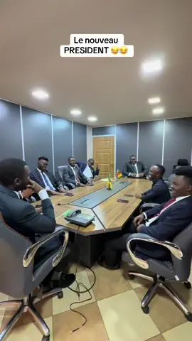 Le président 😂😂 @souverain Arthur @@ Arrache Clou @Rigobert Tamwa Eshu Aka Mbarga @monsieur_chantou #gabykmer #humour #camerountiktok🇨🇲 
