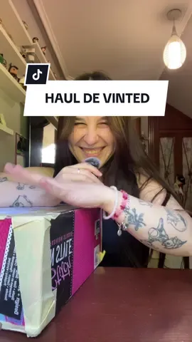 pequeño haul de Vinted de muñecas Barbies y una sorpresita sylvanian al final!! Incluso hay un Funko 🫣 Como bien digo os prepararé un lote de cositas que no quiero de este paquete y otras dos cositas sueltas ✨ Este finde es la feria del coleccionismo de mi ciudad y espero encontrar cositas y haceros video 🫶🏼🥰  Después ya seguiremos organizando la habitación 🫡 #muñecas #funko #barbie #sylvanian #coleccionista 