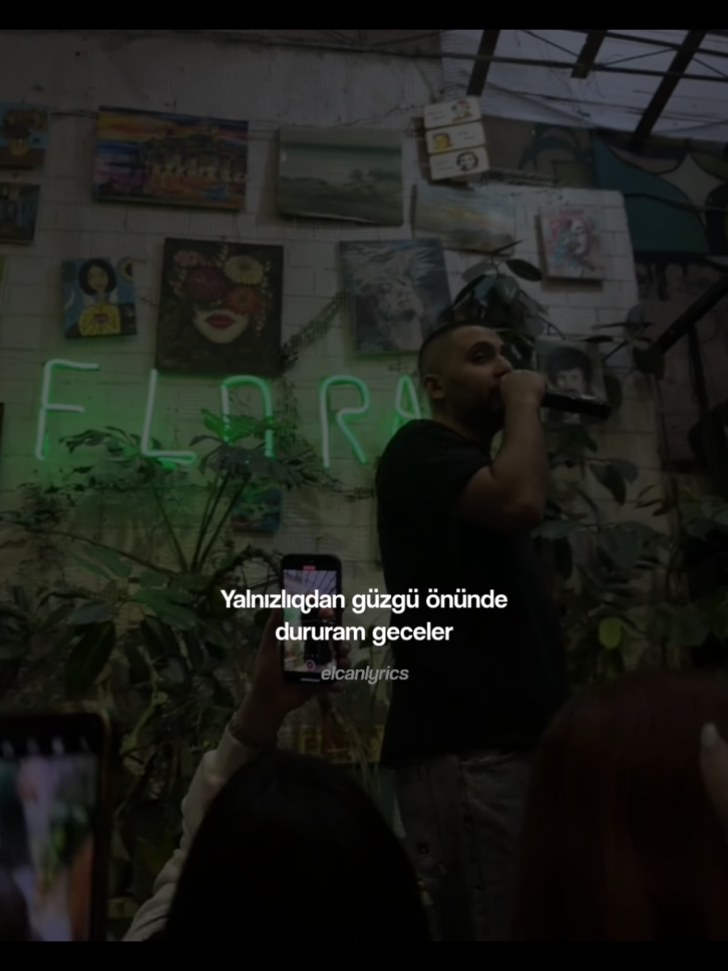 Yalnızlıqdan güzgü önündə dururam gecələr 🫠 #viral #lyrics #music #epi #keşfet 