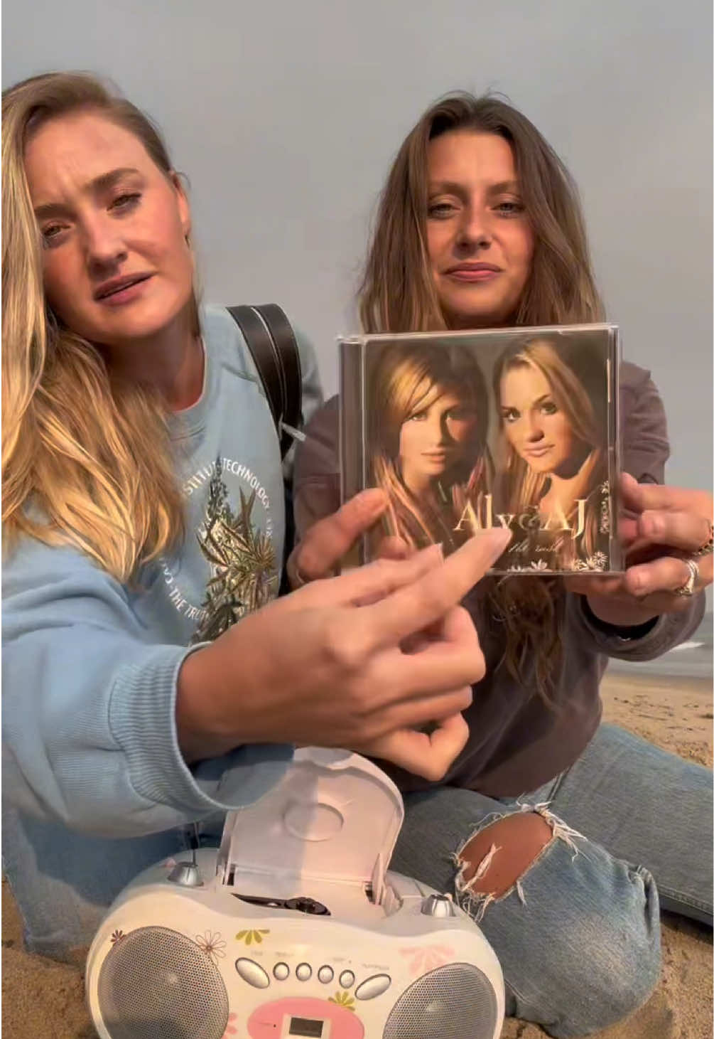 Playing these songs on this tour has been one of our favorite parts of the set 🌈 #alyandaj #OnTour #20years 