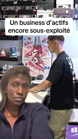 Le marché des sneakers n’est pas saturé, il est en pleine croissance mondiale (94 Mds$ en 2024 : 158 Mds$ d’ici 2033). les grandes marques dominent les modèles classiques et les collabs hype, mais il reste de vraies zones sous-exploitées : durabilité et matériaux recyclés, personnalisation, sneakers connectées, marchés émergents, modèles alternatifs (abonnement, seconde main), et niches culturelles ou sportives. en clair, le business est exigeant mais pas fermé : avec une différenciation forte, une histoire de marque claire et une stratégie de distribution directe, il reste des opportunités pour innover et capturer de la valeur. #sneakers #marcherevente #brokerdestempsmodernes #akaahub  #devinelapersonne
