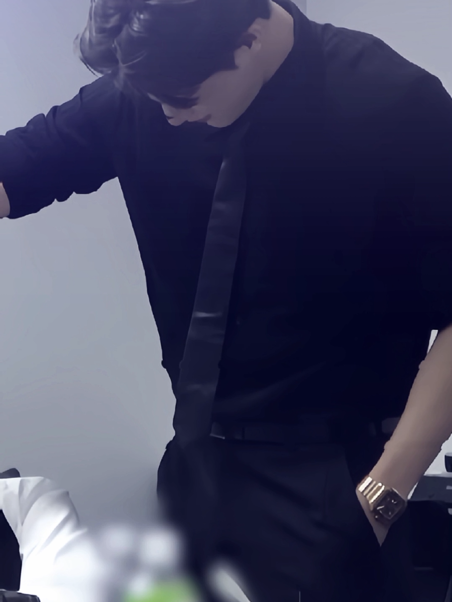 #jeno kemeja hitam + jam tangan mantep bangettt😭😭 #leejeno #4u 