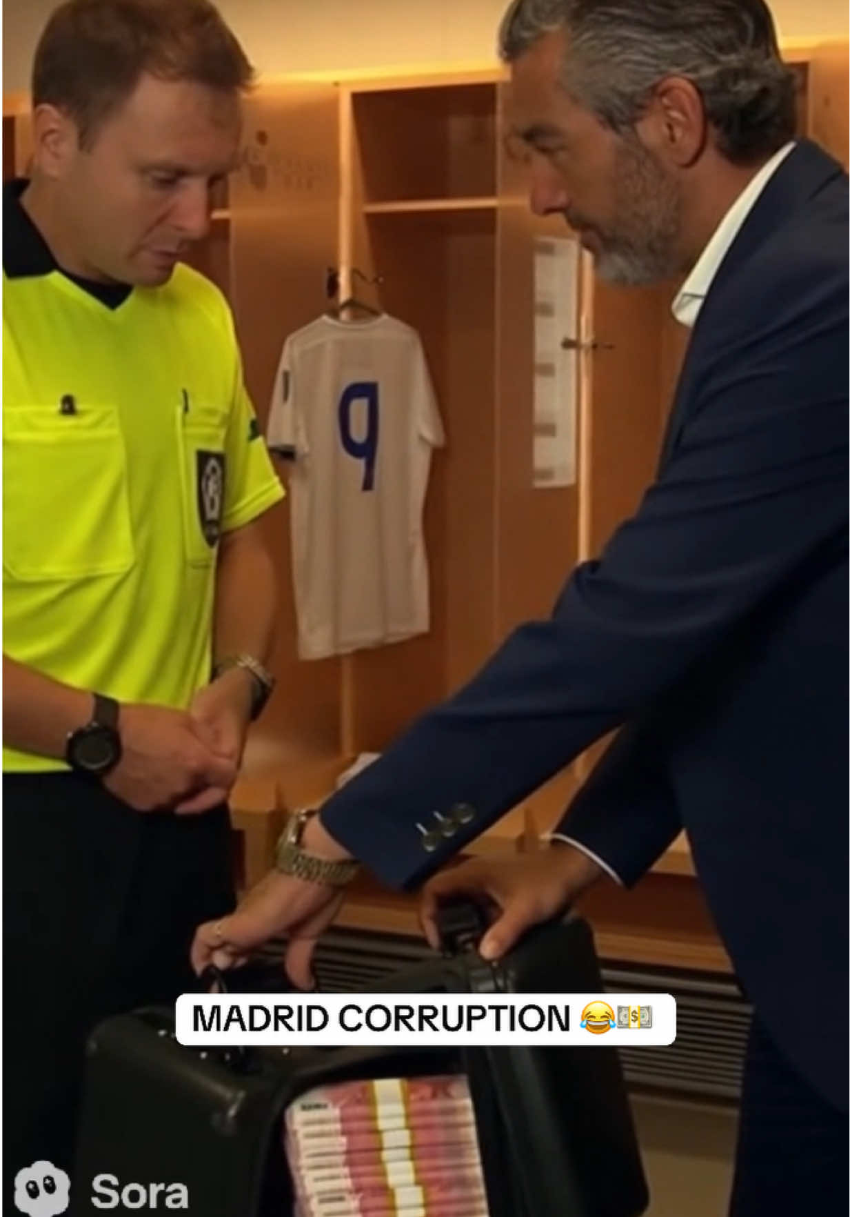 Et voilà comment arrive les penaltys pour le Réal Madrid 💰🤑 #madrid#football#penaltypourmadrid