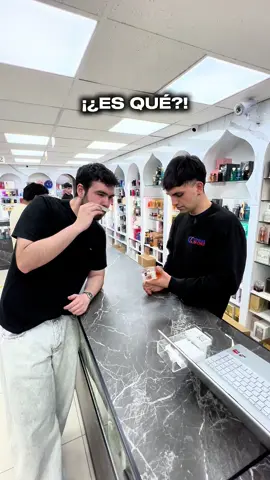 Un cliente nos preguntó si un perfume era “bisexual” en vez de “unisex”… esas cosas que solo pasan en perfumería. En Comprar en Chile encuentras perfumes árabes y de diseñador para todos los gustos. #perfumes #perfumeschile #comprarenchile #perfumesarabes #perfumería  