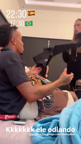 virginia Fonseca filmou o Militão olhem só como a blusa ficou nele akakakakak!! #virgina #virginiafonceca #fypageシ #viralizou #viral_video 