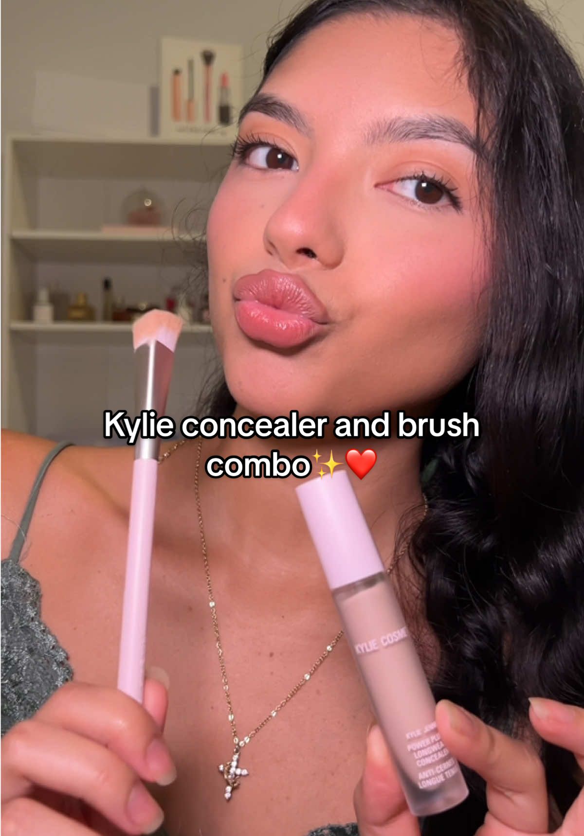 Testing out the @Kylie Cosmetics concealer + brush combo 👏🏻 Honestly, such a smooth blend and great coverage definitely a must have in my routine! 💕 #kyliecosmetics #makeupreview #BeautyTok #kyliejenner  #trendingmakeup