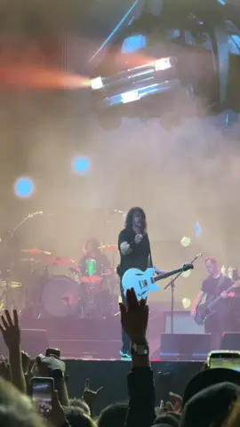 @Foo Fighters - My Hero X Learn To Fly #foofighters #foofightersliveinjakarta #myhero #learntofly (lanjutan video sebelumnya, langsung nyambung learn to fly 😁🤘🏻)