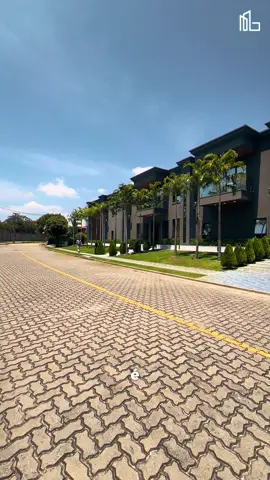 🏡 Mansão Inédita à Venda – Alphaville Fortaleza Apresento um imóvel único: uma casa de alto padrão que, sem exageros, pode ser chamada de mansão, localizada em uma das regiões mais valorizadas de Fortaleza. 📐 Detalhes do imóvel: 	•	Terreno: 1.200 m² (40m de frente x 30m de profundidade) 	•	Área construída: 1.100 m² 	•	7 suítes, incluindo suíte master com banheiro e closet impressionantes       •    Elevador 	•	Sala em 5 ambientes (4 salas + sala de TV) 	•	Estar íntimo 	•	Cozinha projetada com ilha 	•	Espaço gourmet climatizado 	•	Piscina 	•	Sauna 	•	Área de convivência ao ar livre 	•	10 vagas de garagem ⚡ Diferenciais de alto padrão: 	•	Todos os ambientes climatizados 	•	Energia solar 	•	Gerador próprio (garantia de energia contínua) 	•	Posicionamento nascente 🛋 Situação de venda: Porteira fechada – tudo o que você vê está incluso! 💰 Valor: R$ 18.800.000 📍 Localização privilegiada: Alphaville, Fortaleza 📞 Agende sua visita: Este imóvel está disponível mediante cadastro. Entre em contato e venha conhecer a sua nova mansão!