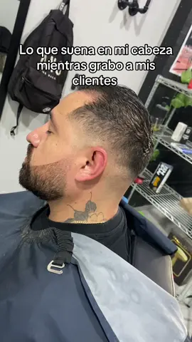 Siemroe trabajando bien recio #elbryanbarber649 #baarberia#tepicnayaritmexico🇲🇽😜😜 #aura#barberosdelmundo 