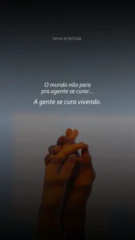 O mundo não para. Mas é no ritmo dele, entre os desafios e as dádivas de cada dia, que o coração encontra maneiras de se refazer.  Porque viver, mesmo imperfeito e às vezes doloroso, é também o caminho da cura. #motivacional #reflexaododia 