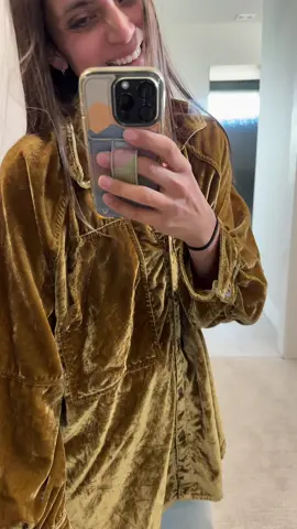 I love a good deal on great quality clothes!! And yes I need to clean my mirror 😆 #nuuly #nuulyhaul #nuulyfits #grwm #clothinghaul 