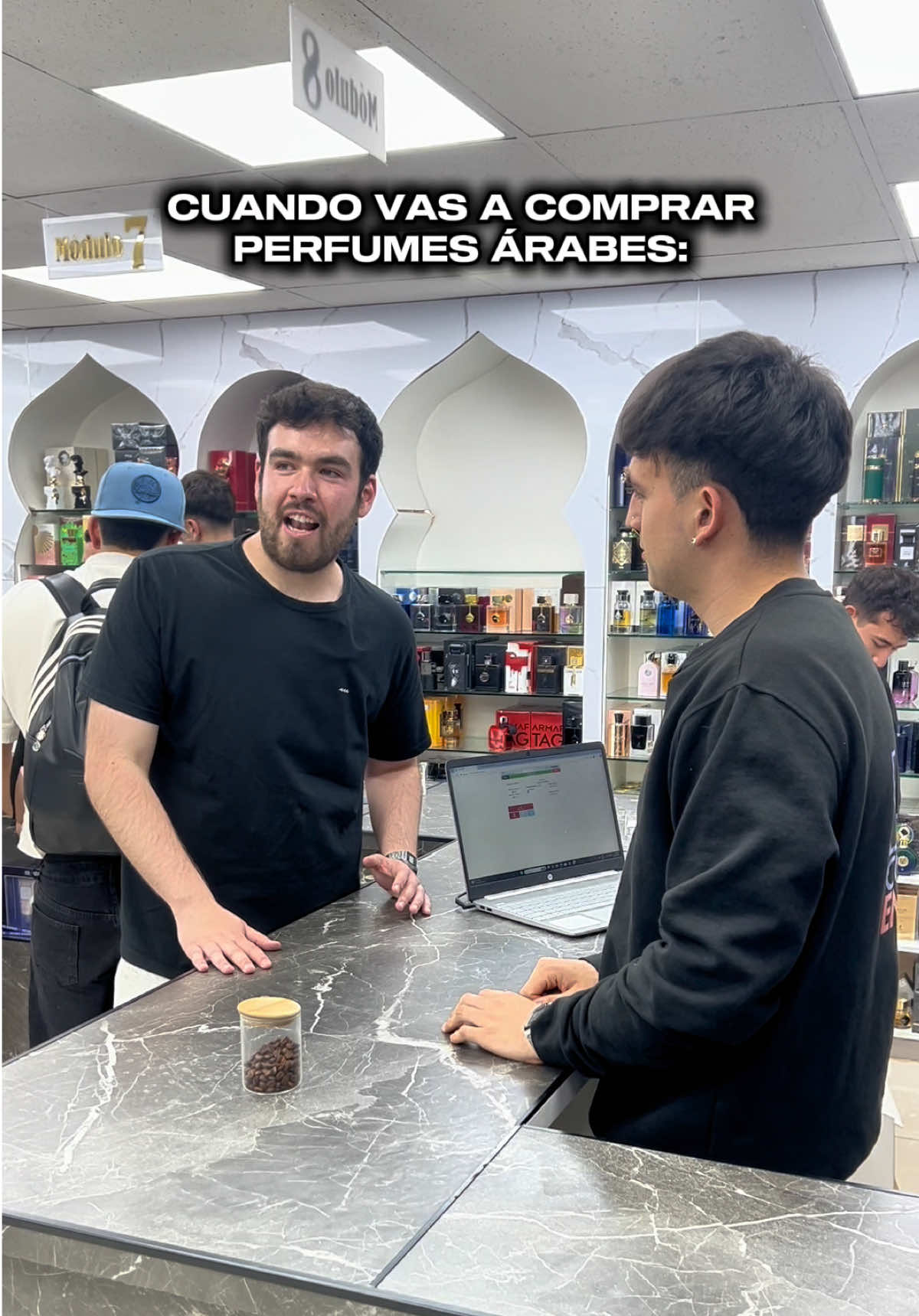 Cuando vas a comprar perfume árabe y el nombre se te hace un trabalenguas… 😅 Pero tranquilos, en Comprar en Chile te ayudamos a encontrar tu fragancia favorita sin enredos. #perfumes #perfumesarabes #perfumeschile #comprarenchile #perfumería
