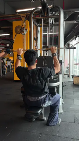 Pull pull pull day #gym #gymmotivation #gymaddict #Fitness #GymTok 