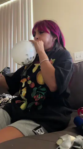 blowimg up balloons with long nails was a mission LOL #fyp#blowingupballoons#decorating#stronglungs#birthdaypost 