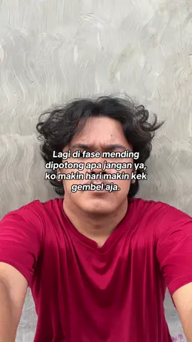 Rambut kok semakin hari kaya gembel aja #gondrong #gondrongindonesia #gondrongtiktok #rambutgondrong #priagondrong 