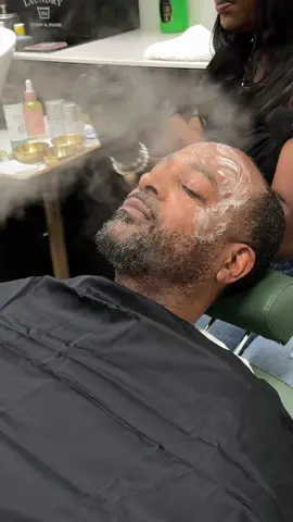 🍂✨ Fall into glowing skin ✨🍂 Season change = skin change! Treat yourself to a deep cleanse + hydration facial for just $70 this fall. Sir you deserves it. 💆🏽‍♀️🍁#toupee#facial#fall#menskincare#fyp 