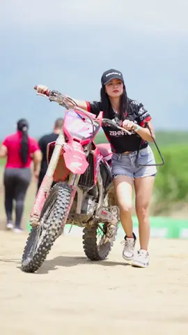 🙂‍↔️❤️ @motoadictosgt  #motocrossgirl #motocross #motocrosslife #viral #paratii 