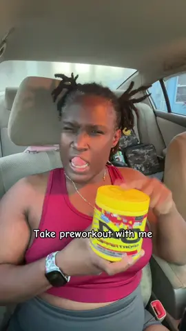 Lord knows each time I open the preworkout container I be about to pass out 🤣…what that mean yall👀?  #preworkout #c4partner #gymgirlie #gymgirlstruggles 