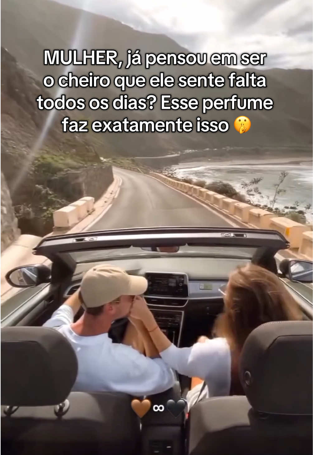 Amiga esse é o perfume que vai fazer ele lembrar de você todos os dias! 🤫♥️ #perfume #perfumetiktok #attracione #mulhercheirosa #casal 