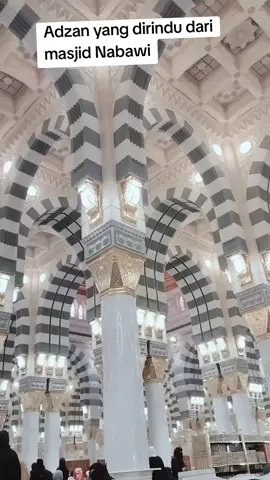 Semoga kita bisa mendengar langsung adzan dari Masjid Nabawi