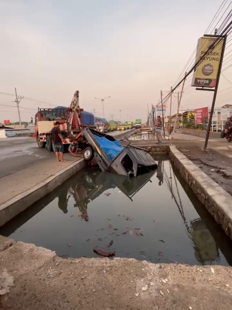 jumat, 3 Oktober 2025 pukul 05.30 WIB depan Polsek Sayung.  #beritademak #fyp #viral #fypシ゚viral #trending 