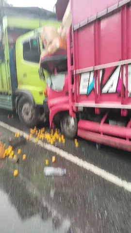 maaf durasinya kurang panjang karna sibuk nolongin,, kasian x supir jeruknya