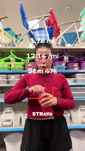 Only I would run to a doctor’s appointment and still pitch Sole & Wheels on the way 😂 Run 6/∞ — consistency is key 👟  click link the link in my Bio!!!  #run #runclub #miami #runnergirl 