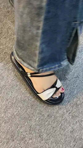Lucuu amat  #sandal #sandalwanita 