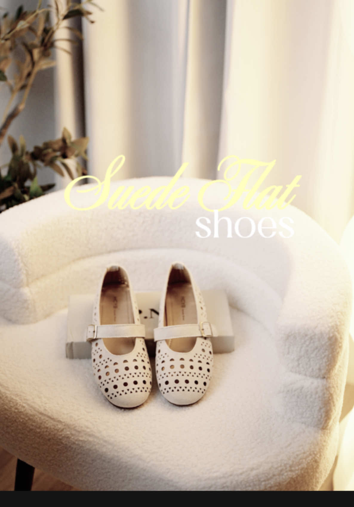 You just found the most comfy flat shoes 👟✨ — perfect for walking around all day without hurting your feet! Style + comfort in one, these flats are a total must-have for moms, students, and anyone always on the go. 🤍 #comfyflats #shoes #suede #suedeshoes #tiktokmademebuyit 