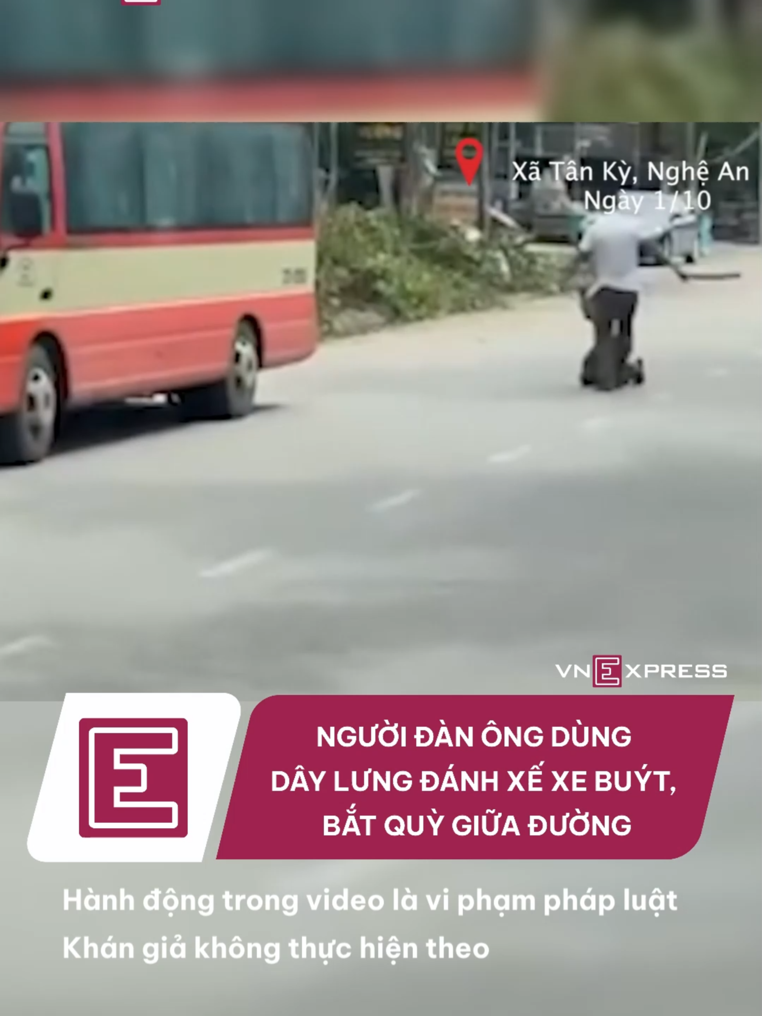 Nguyễn Văn Hòa kéo tài xế xuống xe buýt, dùng dây lưng đánh liên tiếp vào người, bắt quỳ giữ đường do mâu thuẫn về việc gửi hàng.