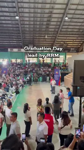 Pina graduate ni BBM ang mga nasalanta ng bagyo HAHAHA #fyp #bbm #cebu #earthquake #lindol 
