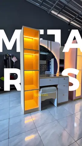 Meja rias super estetik & cantik🤍 bikin suasana kamar makin berwarna yuk langsung diorder sekarang‼️ ✅Uk T 175 x L 120 cm ✅Bahan multiplek ✅Finis Hpl ✅Warna creem #furnitureminimalis #furnituremurah #interiorkamar #mejarias #mejariasminimalis 
