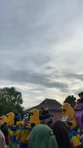 Meni ngenahn kieu singa mang carlan 