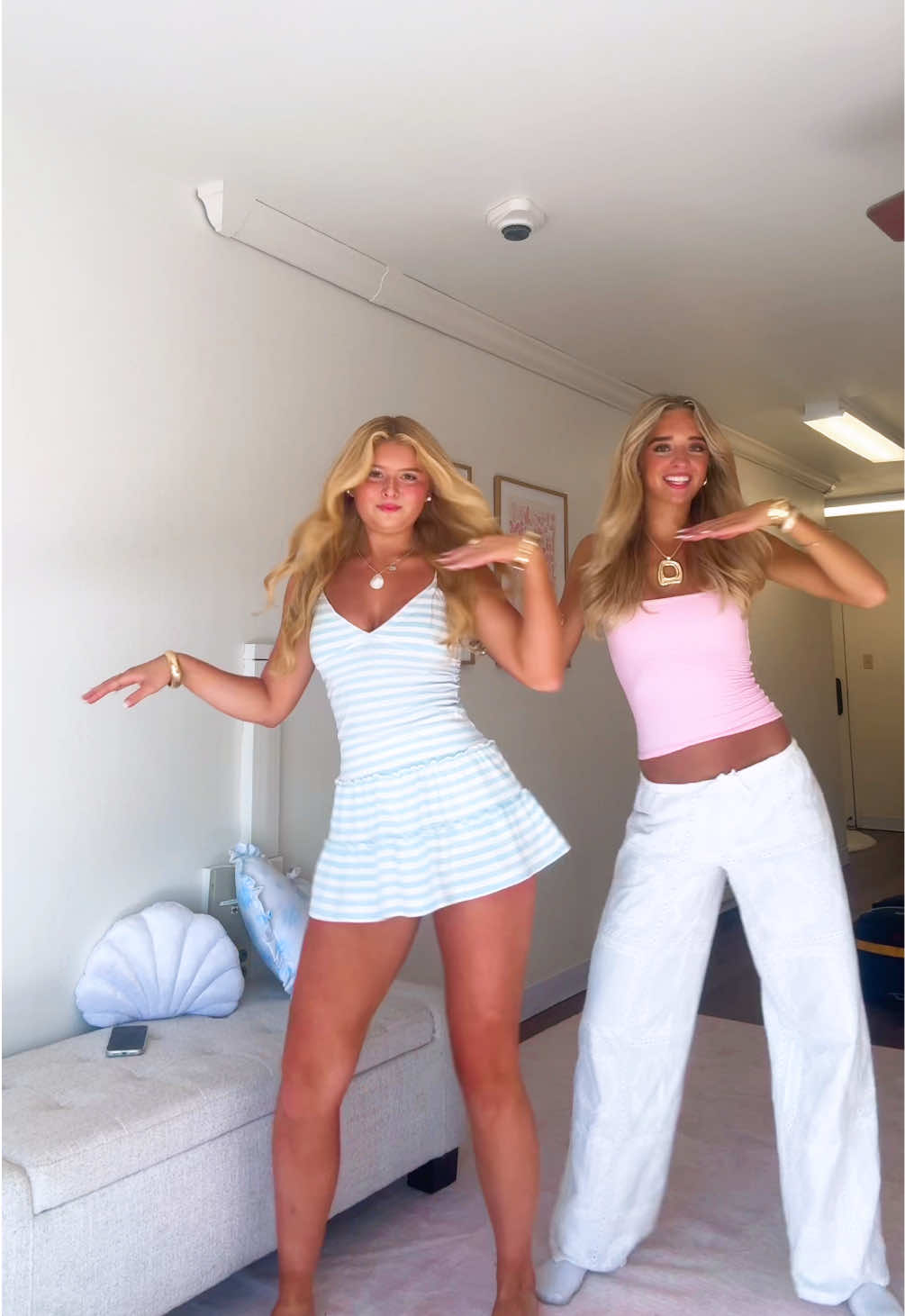 unexpected collab🙈🙈 @gabi 🍋 #outfitinspo #OOTD #dance #trend #fyp 