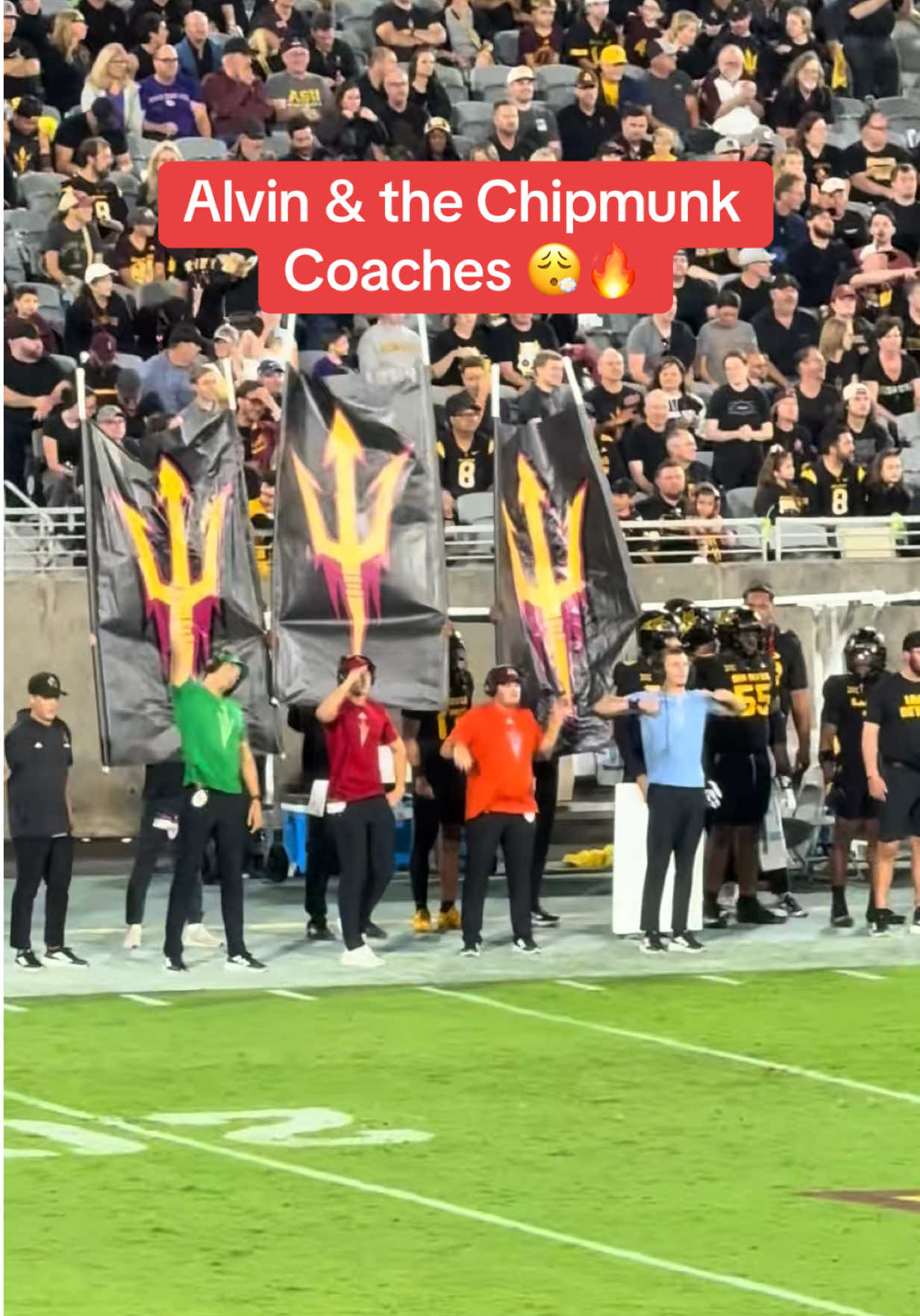 Sideline lookin’ like a Crayola starter pack 🤣🖍️ (via @Jordan Dutcher ) #funny #funnyvideo #CollegeFootball #football #sports 