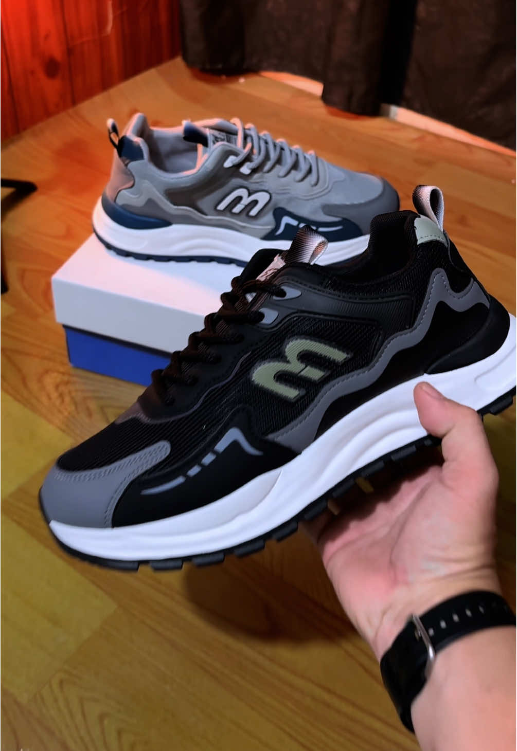 Sepatu sneakers pria keren momo shoes,model sport casual bikin kaki nyaman bebas melangkah,cocok untuk aktivitas sehari-hari dan sambilan olahraga!!! #sepatupria #sepatusneakers #sepatucasual #sepatusport #sepatupremium 