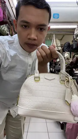 Jims honey aries bag#taswanita #jimshoney #ariesbag #tasjimshoney #tasselempangwanita #foryoupage #foryou #fyp 