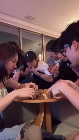 Phá cỗ cùng trẻ nhỏ🧚🏻‍♀️ #toctien @Lê Bin Thế Vĩ @Hồ Đông Quan @Swan Nguyễn @minhtin @Duy Đặng 